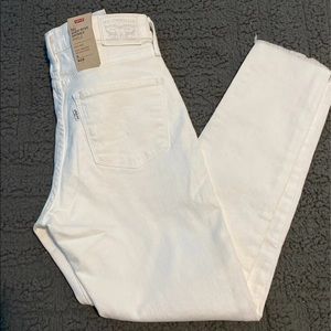 New High Rise Levi’s size 28  Skinny jeans ankle